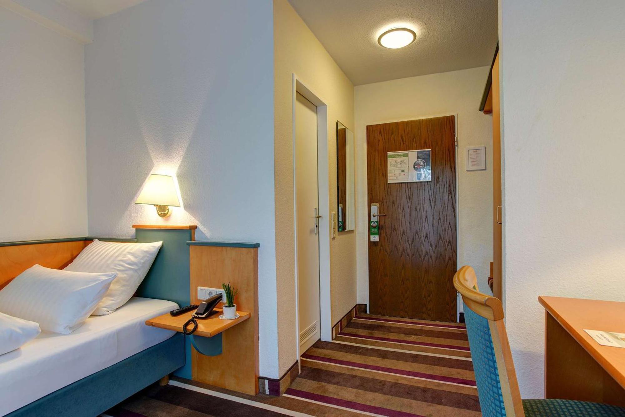 Sure Hotel By Best Western Ambassador Duesseldorf Bagian luar foto